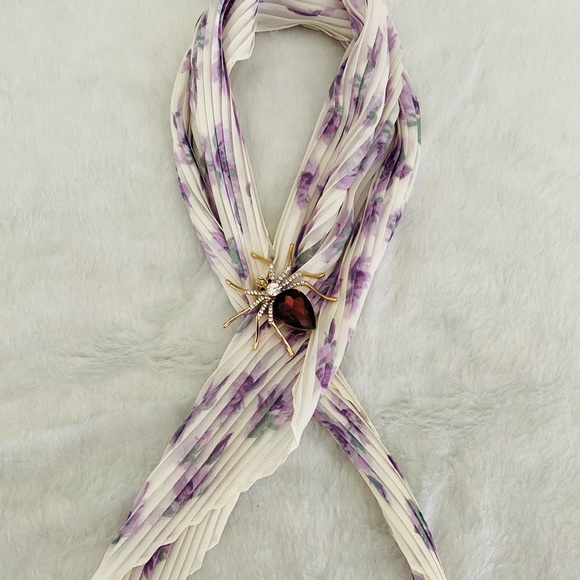 Spider Brooch - Picture 4 of 7